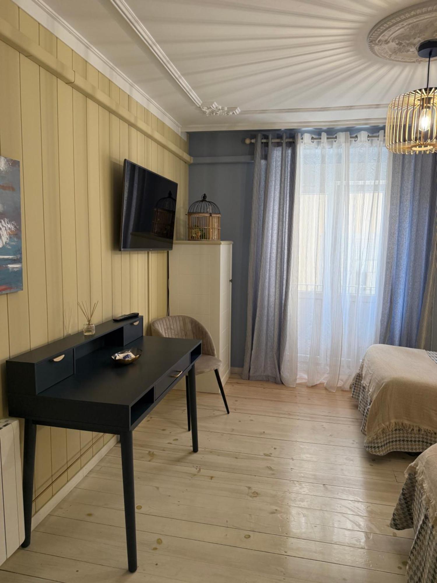 Hostal Boutique Puerta Del Sol Torrelavega Exterior photo