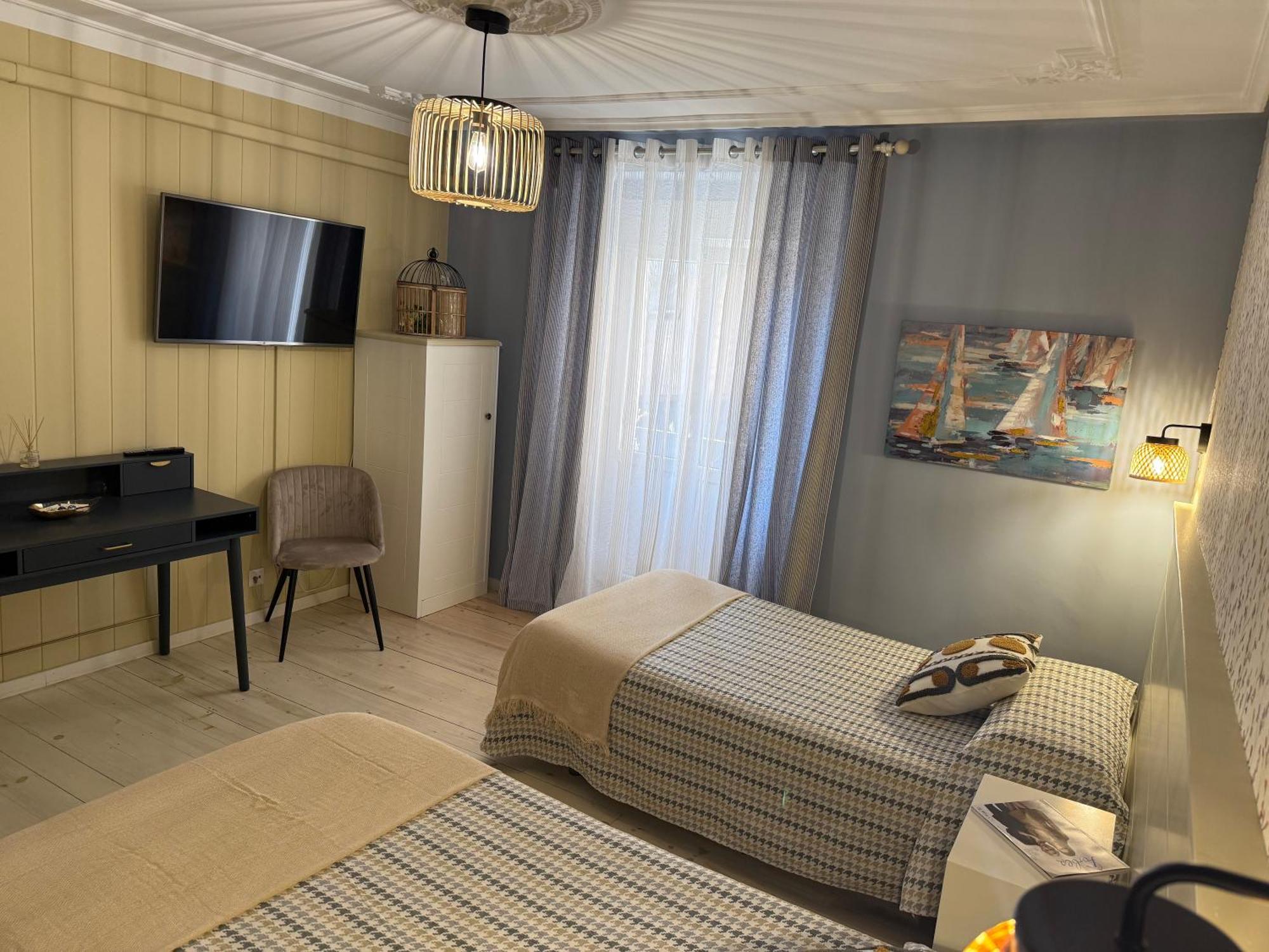 Hostal Boutique Puerta Del Sol Torrelavega Exterior photo